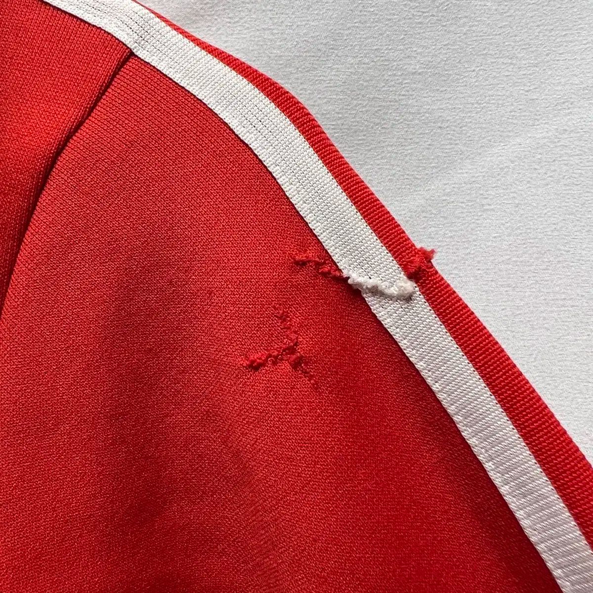 170 Adidas トラックジャケット赤 フード付き ウィンドブレーカー JS adidas 赤 フード付きジャンパー D34 アディダスオリジナルス adidas