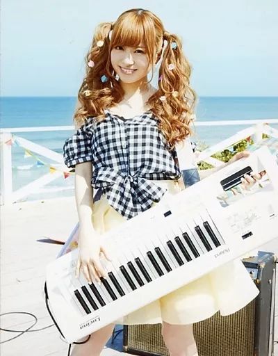 ※祝入籍　SILENT SIREN黒坂優香子直筆サイン入ステッカー 祝入籍 SILENT SIREN黒坂優香子直筆サイン入ステッカー 2025年