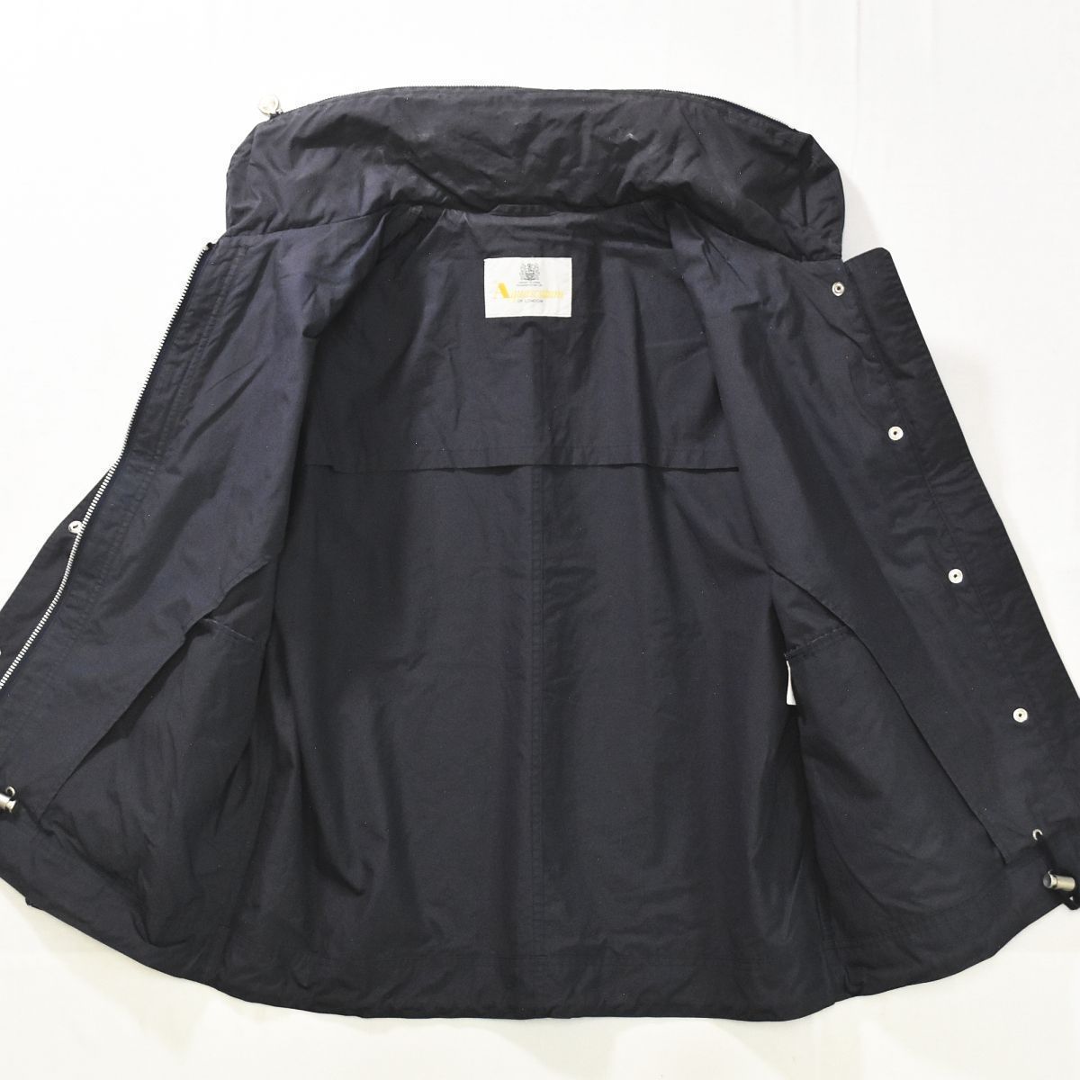 【Aquascutum】90sロゴ刺繍・中綿・短丈ブルゾン・ボンバージャケット Aquascutum】90sロゴ刺繍・中綿・短丈ブルゾン・ボンバージャケット