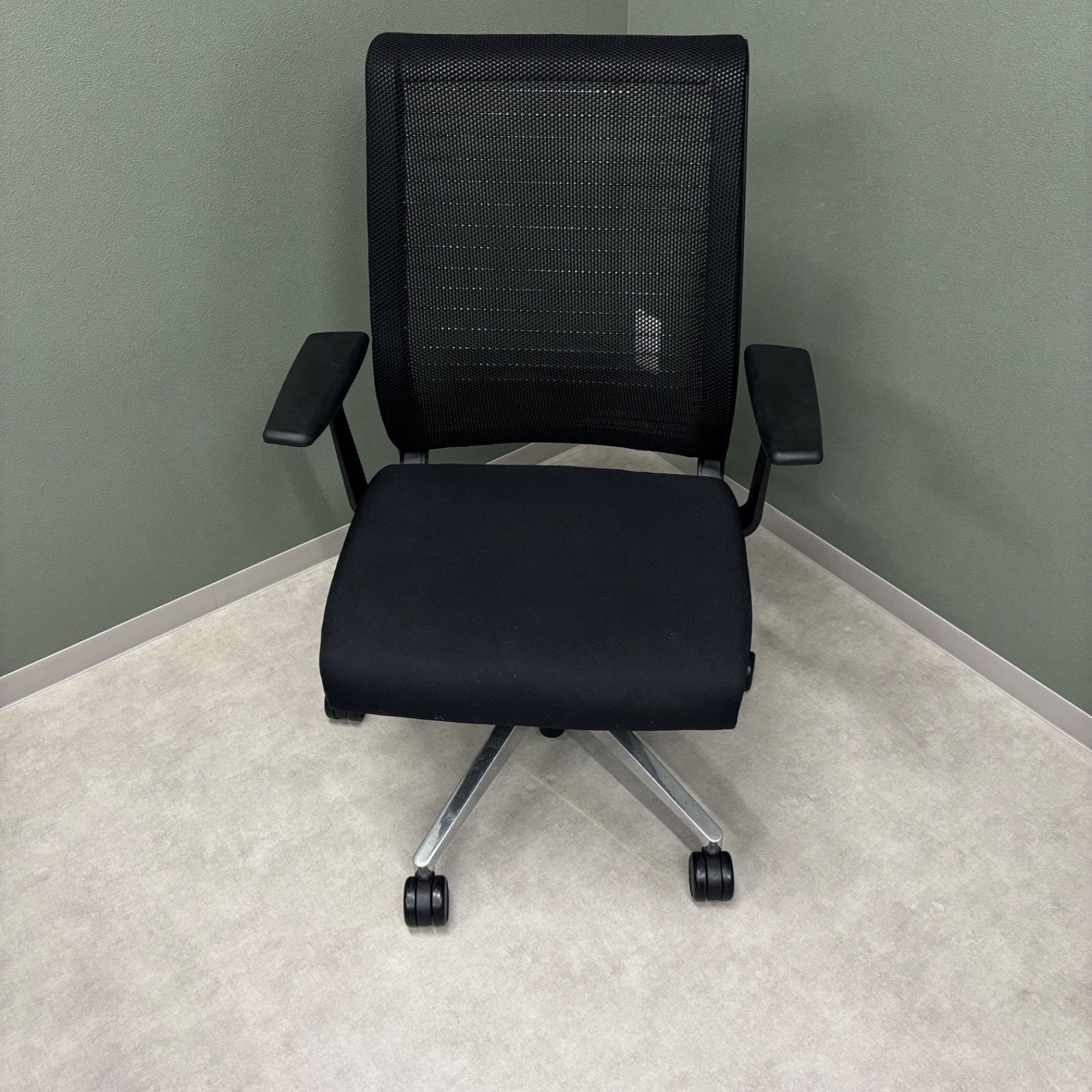 美品・即発送】Steelcase スチールケース Think チェア 高機能