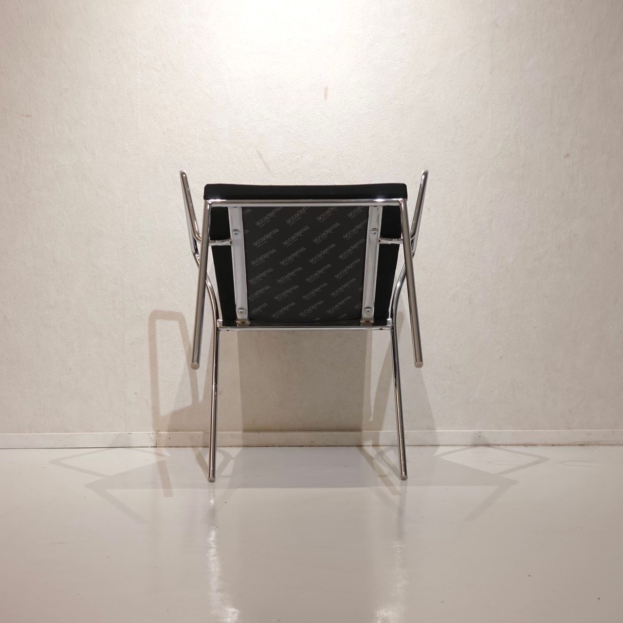 accademia ダイニングチェア アームチェア 椅子 チェア ファブリック スチール脚 イタリア製 モダン ラグジュアリー ホテルライク MARWIL-DEMENAGEMENTS_CH