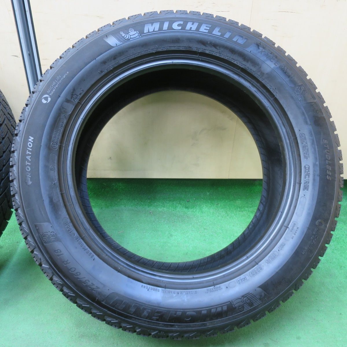 送料無料] ほぼ未使用！23年☆スタッドレス 225/60R18 ミシュラン X 