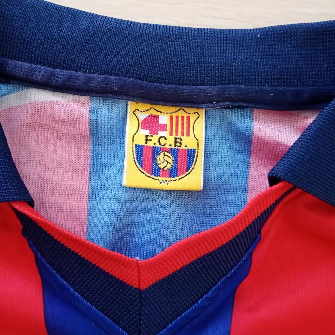 FCバルセロナ 90s Vネック ユニフォーム 復刻版 - メルカリ