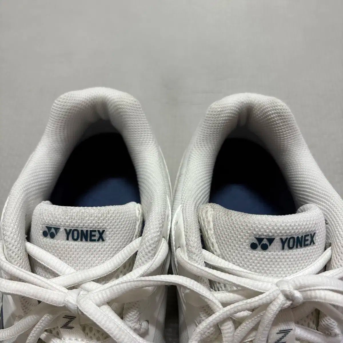 YONEX