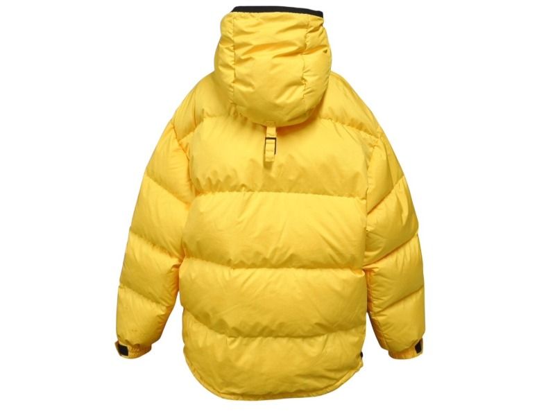 美品　バーバリー　ダウンジャケット バーバリー ダウンジャケット キッズ SIZE 6Y (120) BURBERRY