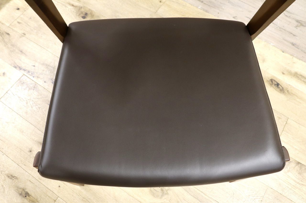 ワイドアームレスチェア