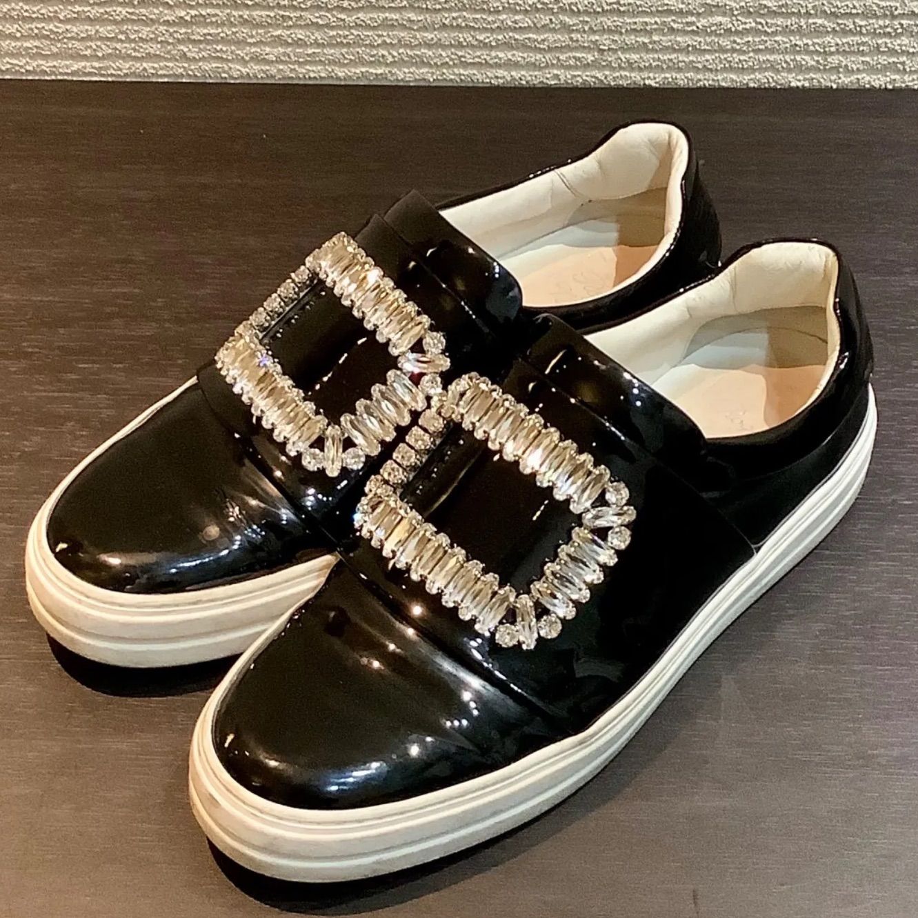 ロジェヴィヴィエ Roger Vivie ビジュー バックル パテント エナメル