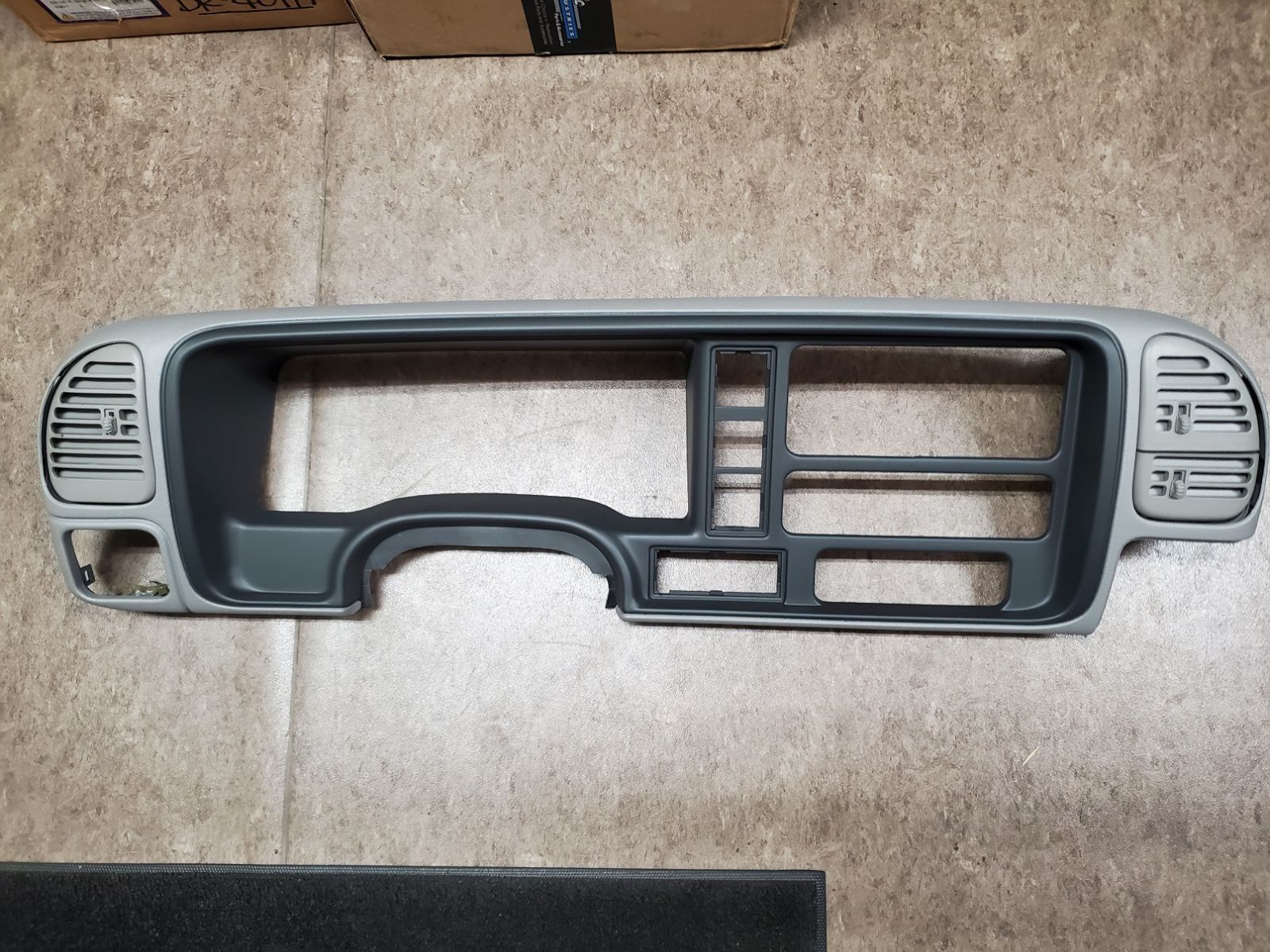 C1500・サバーバン・タホ メーターベゼル 新品 グレー GM