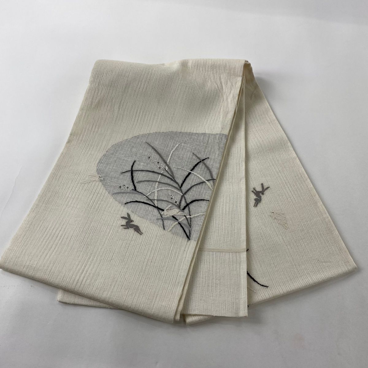 袋帯 美品 名品 夏帯 うさぎ 草花 クリーム お太鼓柄 正絹 【中古 