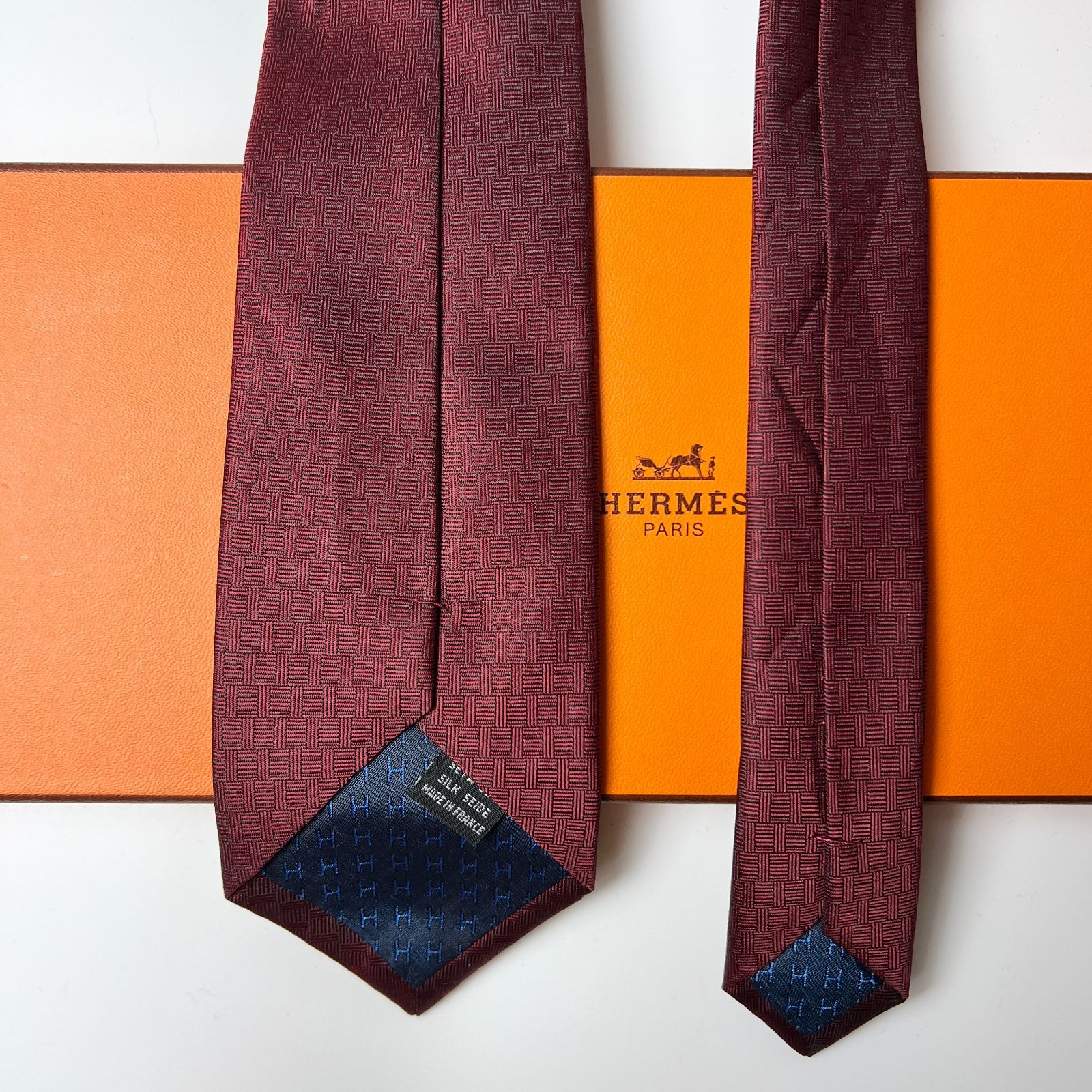 HERMES シルク製 レッド ネクタイ HERMES エルメス Hロゴ ネクタイ 赤