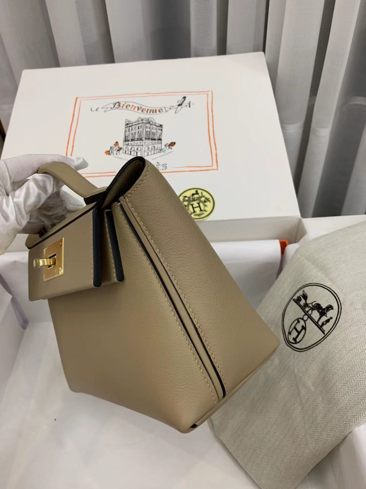 kelly グレーのレディースハンドバッグ｜