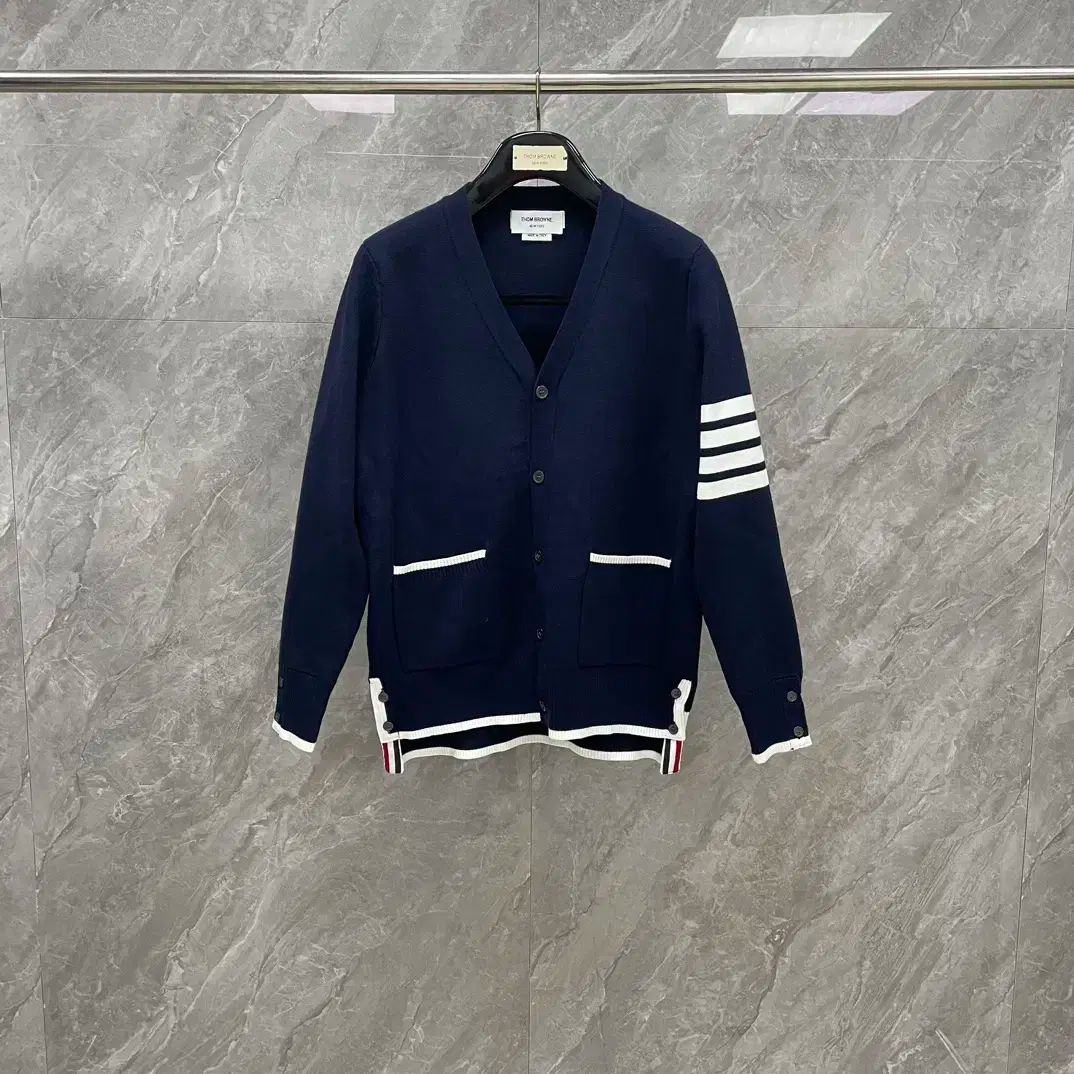 Thom Browne(トム・ブラウン) ユニセックス カジュアル ロゴ