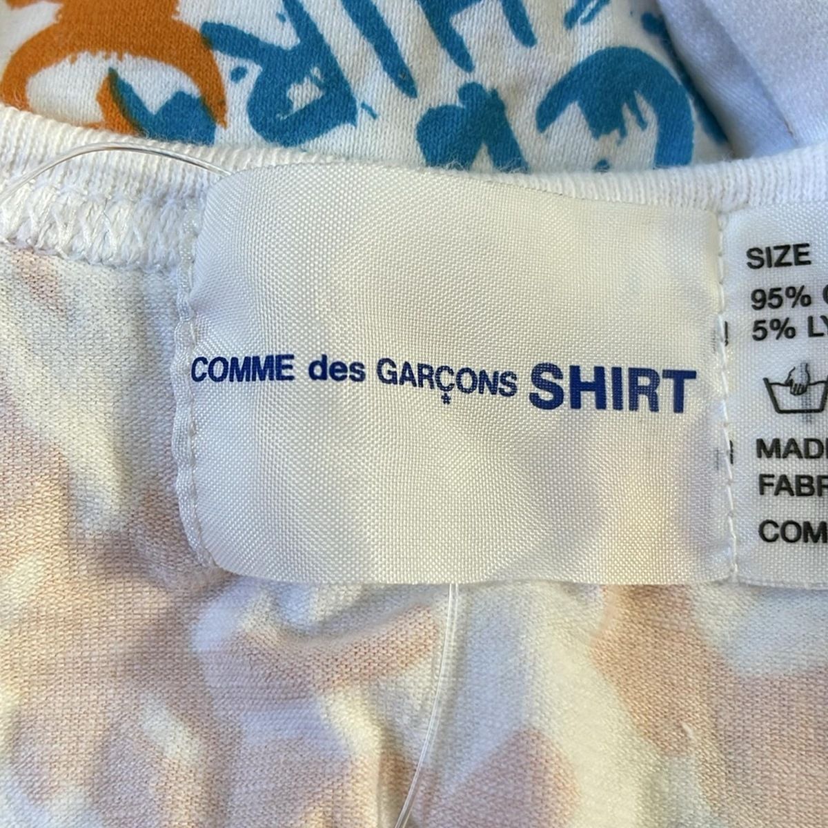 COMMEdesGARCONS SHIRT コムデギャルソンシャツ タンクトップ サイズS メンズ - 白×オレンジ×ブルー 総ロゴ KARIMZIABAT_FR