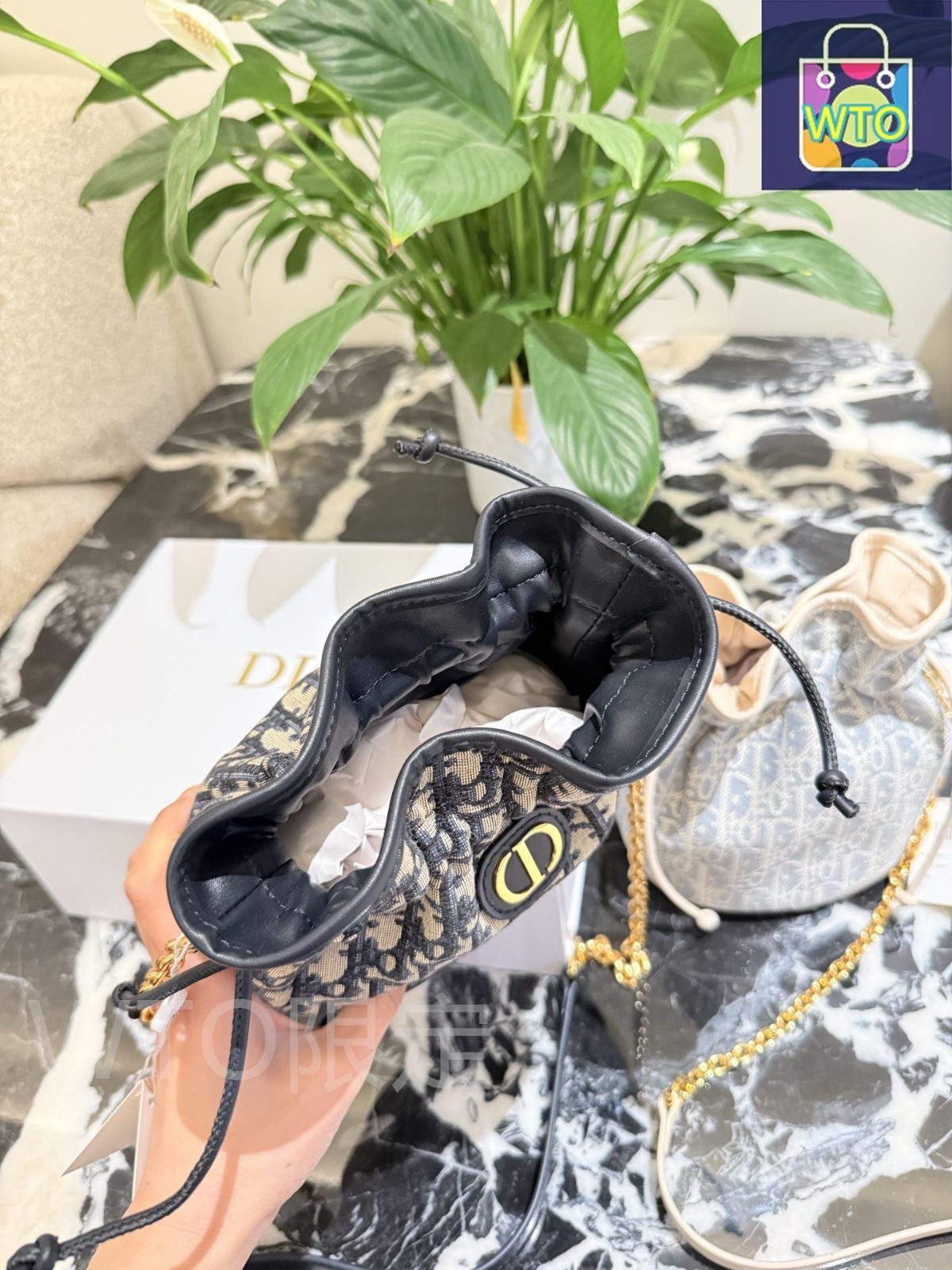 【他と差がつく高級感】Dior バケットバッグ スモール DIOR | Signature バケットバッグ スモール ディオール