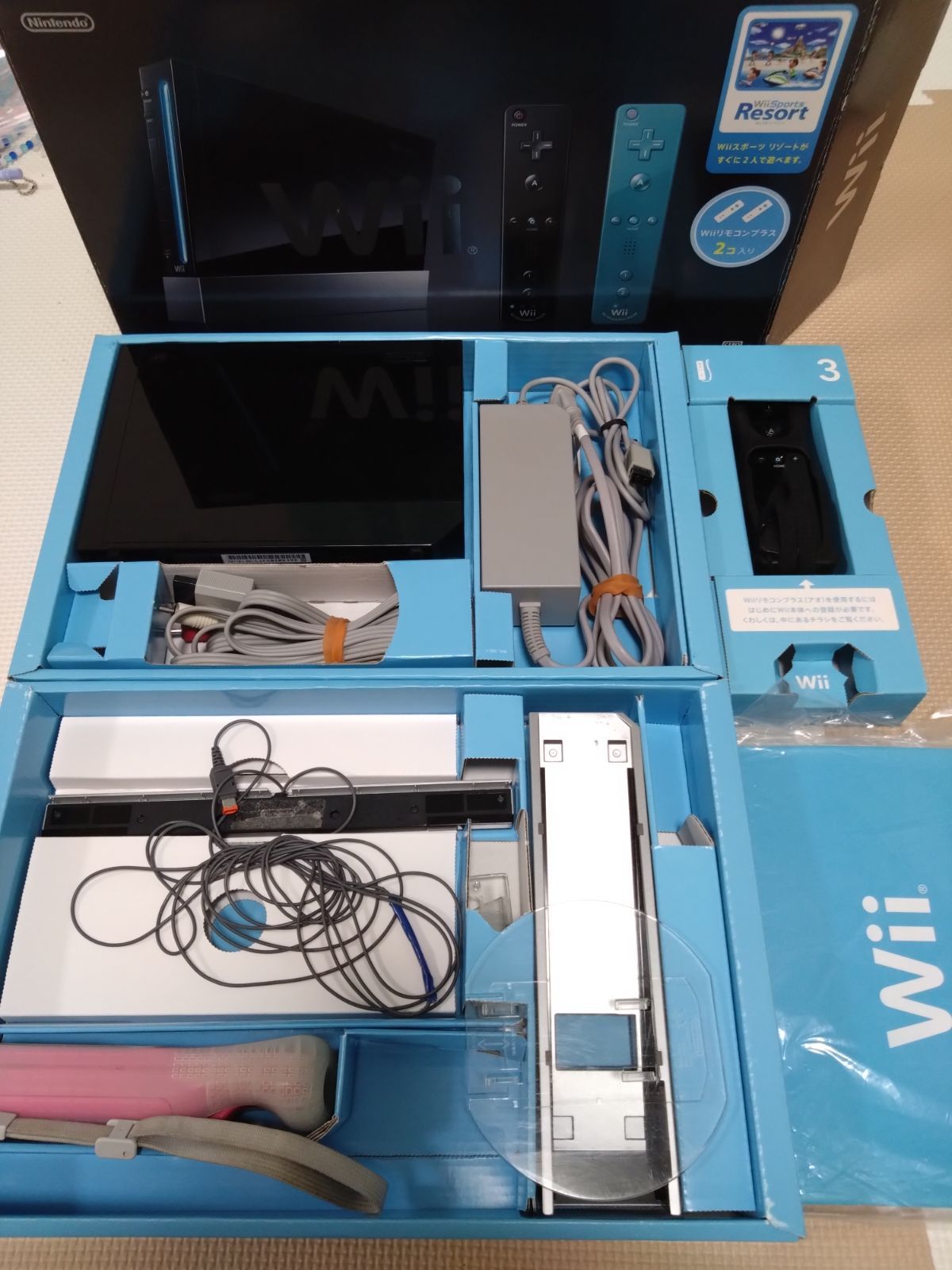 高価値】 Wii本体 クロ Wiiリモコンプラス2個 Wiiパーティ同梱