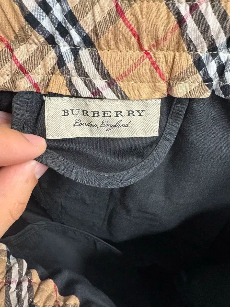 38 BURBERRY