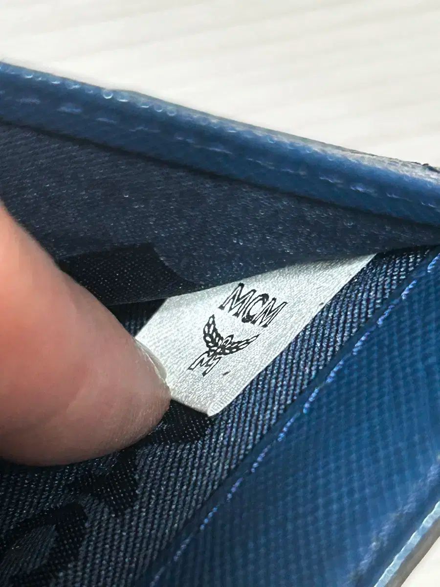 マネークリップ 二つ折り財布