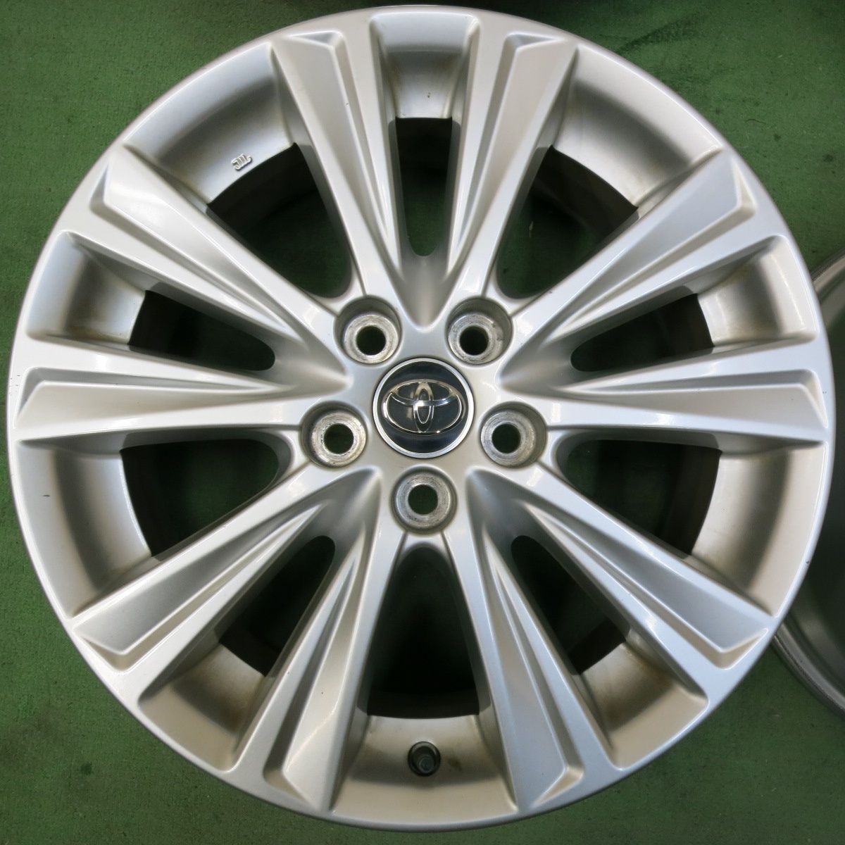 美品 ハリアー純正 18in7.5J+45 5穴PCD114.3 BS 235/55R18 9.9分 '18 中古アルミホイール 4本セット 18×7.5J +45 5穴 PCD114.3