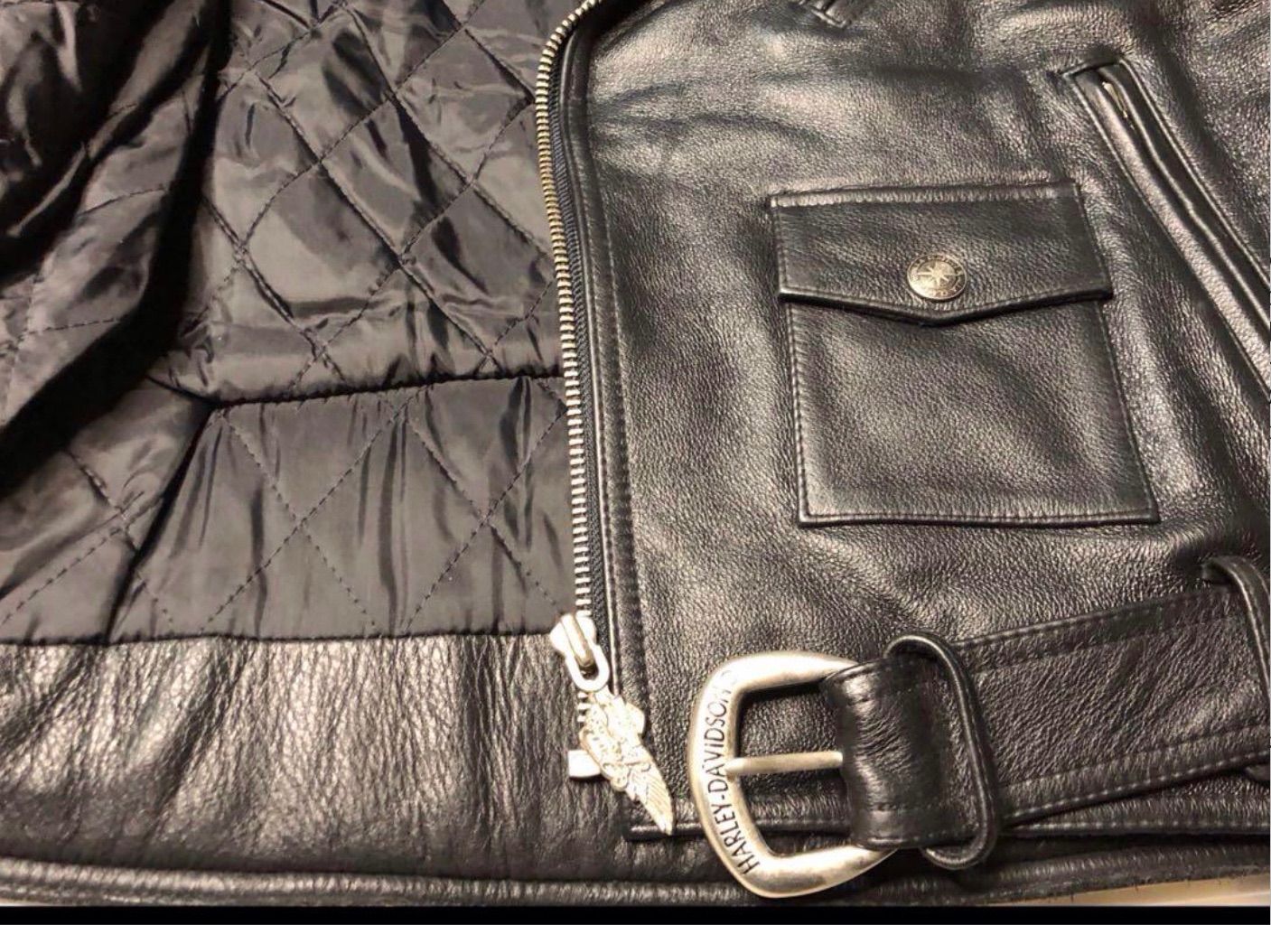 Harley-Davidson 絶版 モデル 非常に な 背面3D立体エンボス加工のエンブレム H-D純正の本革製ジャケット モデル ハーレーダビットソン KANDAIZUMI_COM