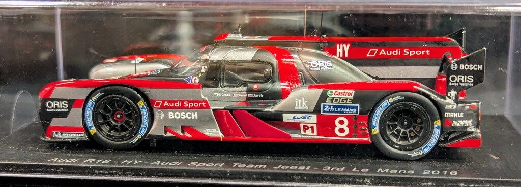 Spark model 1/43 Audi R18 No.8 LMP1 HY 3rd Le Mans 2016 Audi