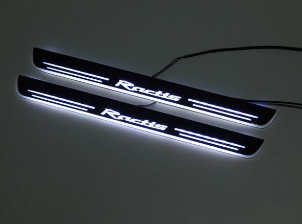 【新品未使用】Ractis スカッフプレート ラクティス NCP120 LED 流れる 白 シーケンシャル ホワイト 鏡面 電装 内装 ２枚セット TOYOTA