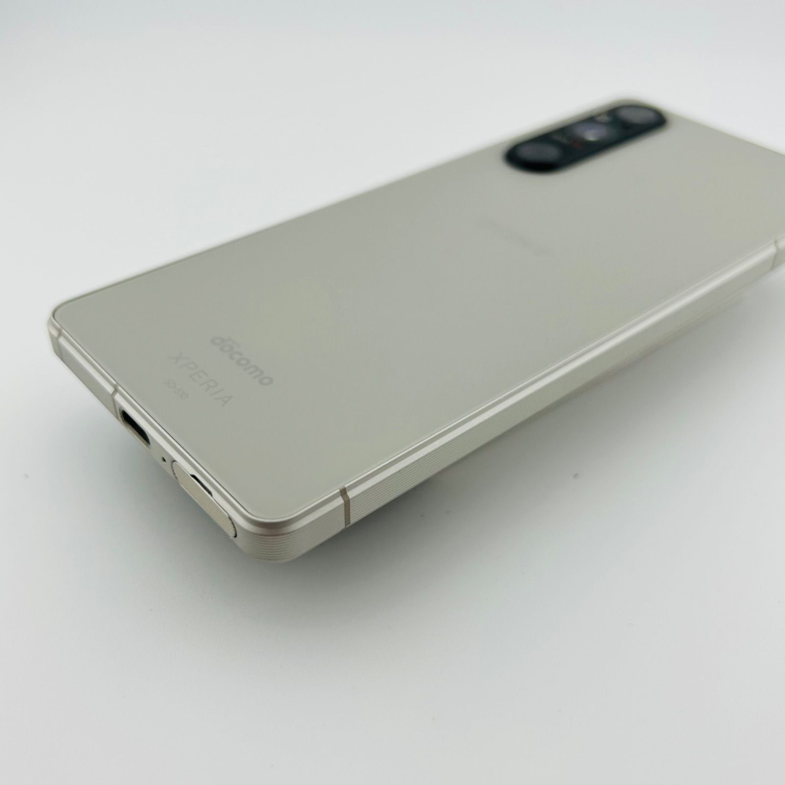 美品 バッテリー良好 Xperia1Ⅴ SO-51D 256GB プラチナシルバー
