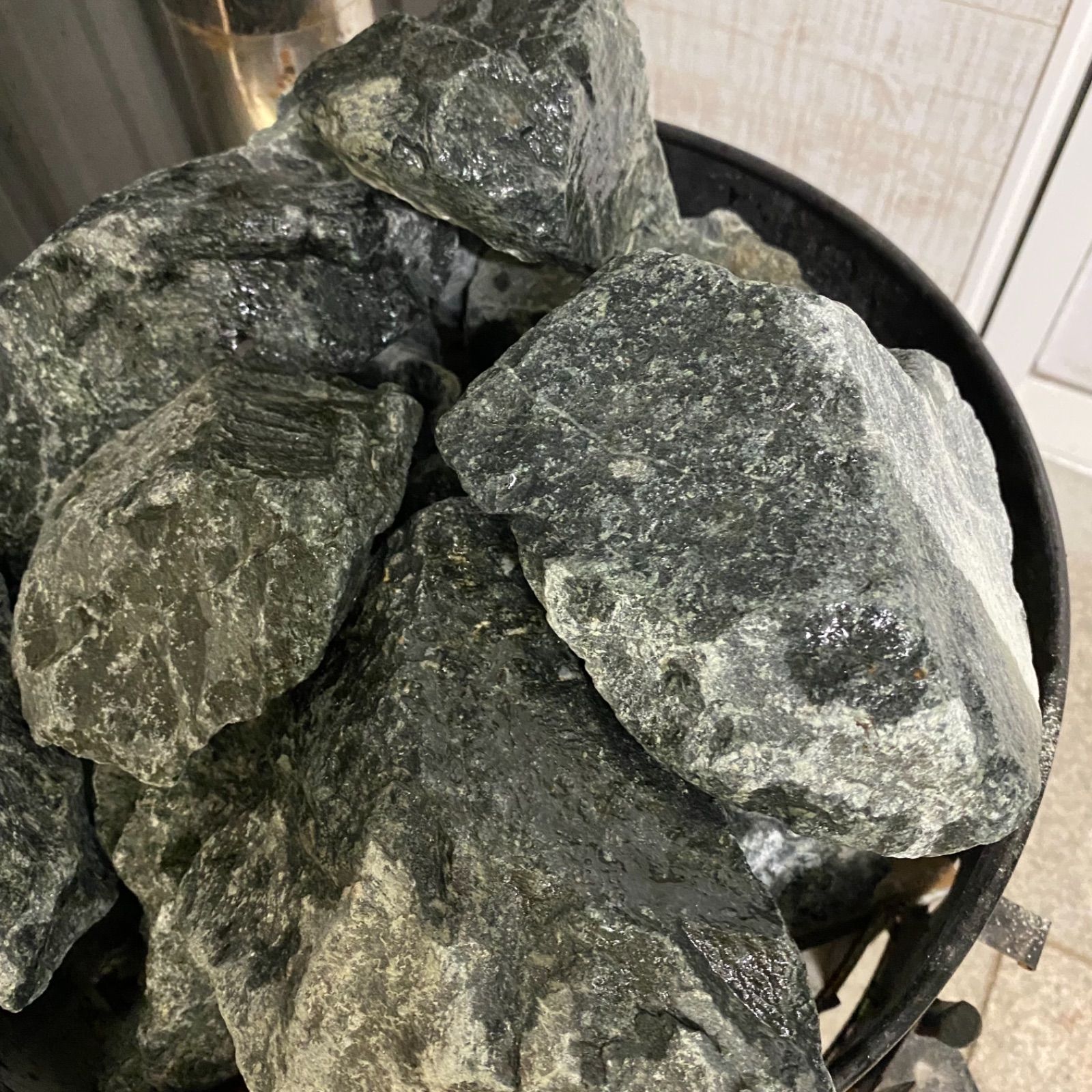 輝緑岩（火成岩） 25kg かんらん石　サウナストーン　玄武岩　香花石 輝緑岩（火成岩） 25kg かんらん石 サウナストーン 玄武岩 香花