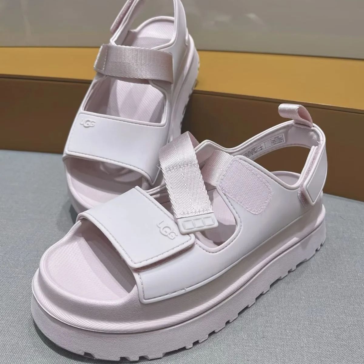 【かおりさま専用】UGG 厚底サンダル　23 新品未使用 セール】UGG(R) for Ray BEAMS / New Heights Slide / アグ