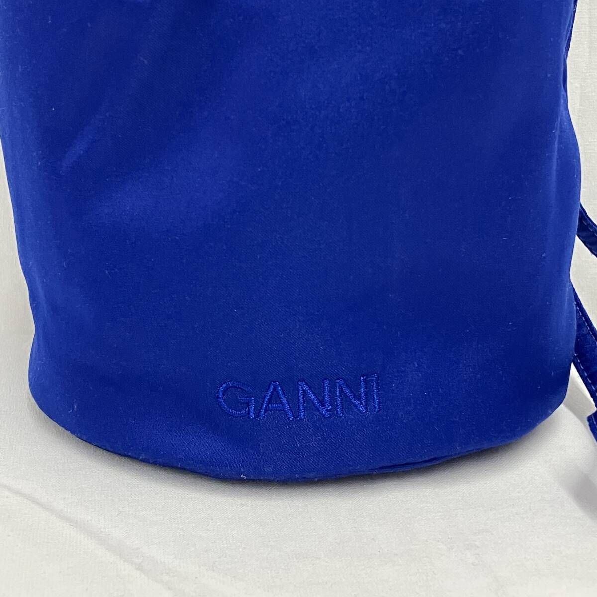 GANNI ⁄巾着⁄2way ハンドバッグ ショルダーバッグ サテン ロイヤル