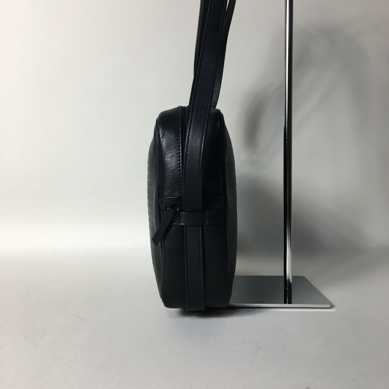 2505-127｜美品 ｜ヴァレンティノ ショルダーバッグ ブラック ロゴ総柄  