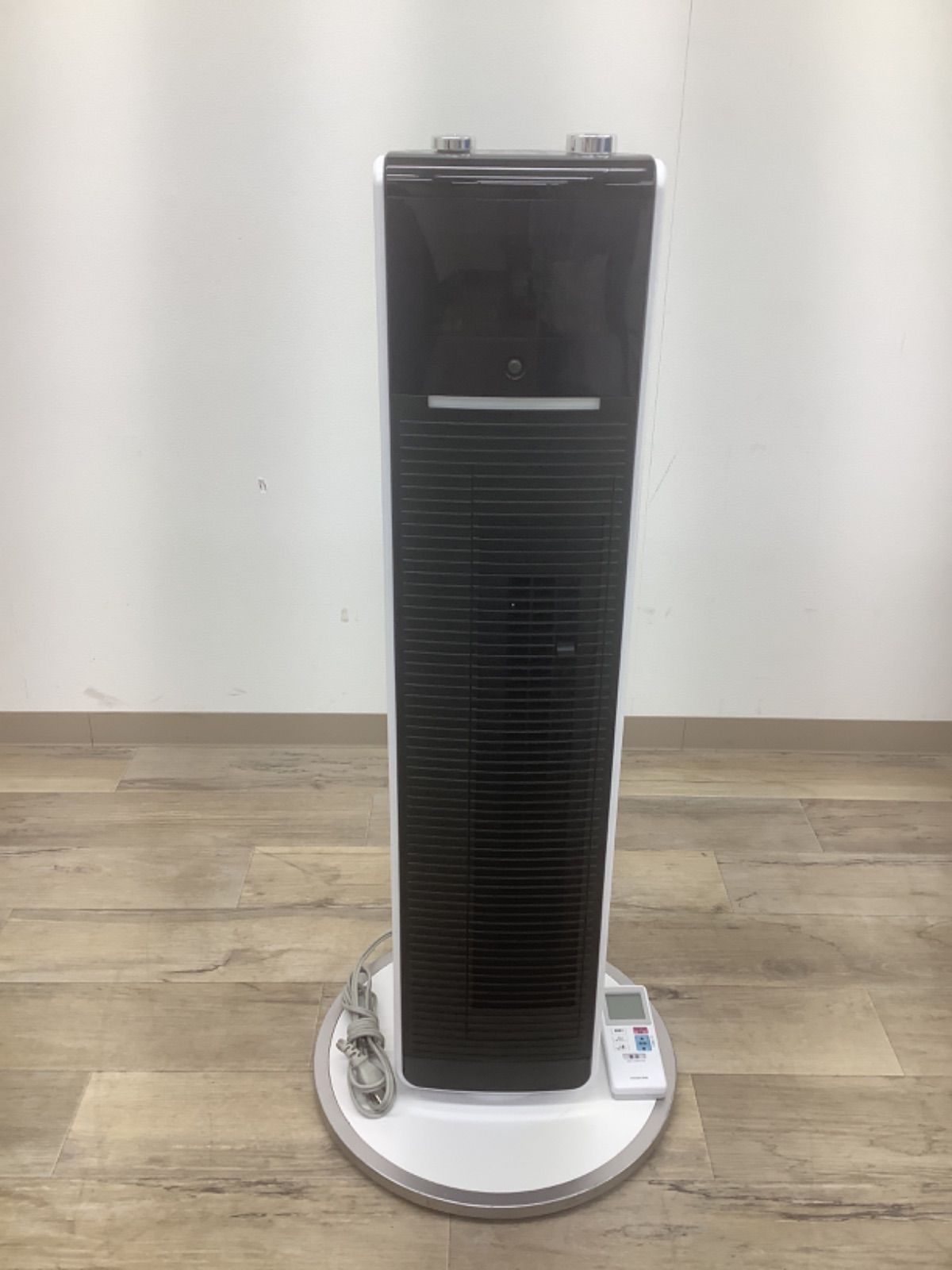 コイズミ 送風機能付ファンヒーター KHF-1280 2018年製 ホット＆クール プレミアムタワーファン KHF-1280/W｜ホット＆クール