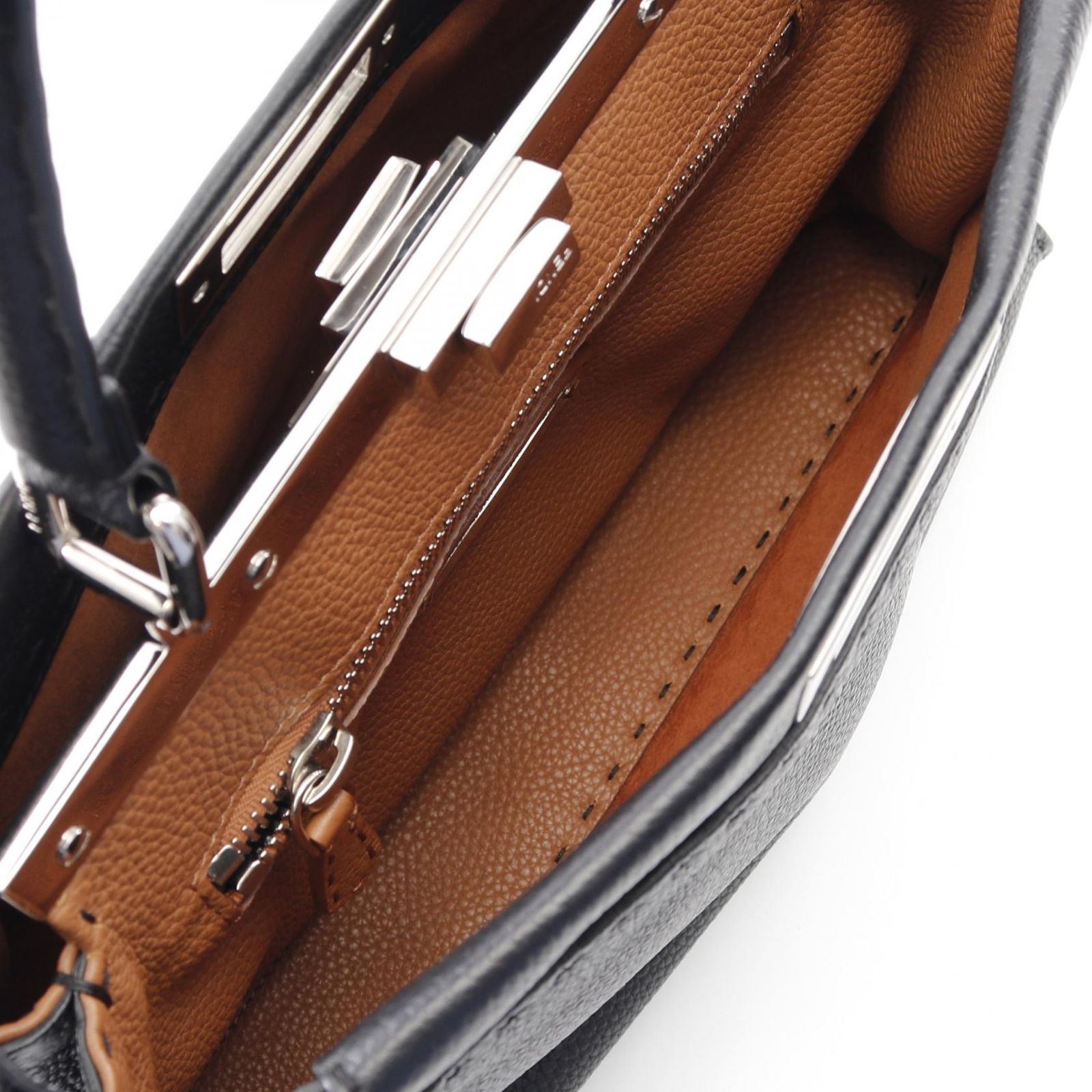 【メルカリあんしん鑑定タグ付】FENDI ピーカブー レギュラー セレリアレザー メルカリあんしん鑑定タグ付】FENDI ピーカブー レギュラー