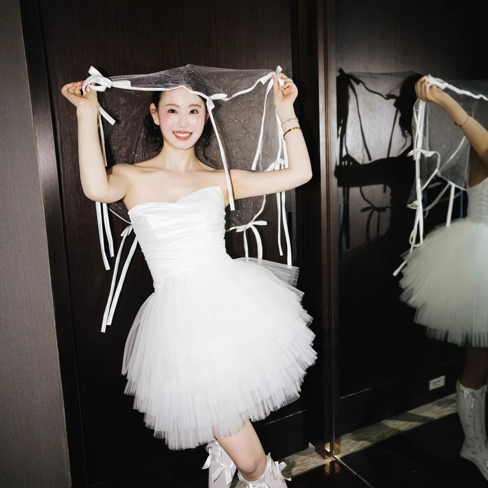 日本 長袖ドレス 新しいウエスト 制御された白いミディドレス ジャケット ベスト 春 秋 愛らしい コレクション2023 ウェディングドレス 白 オフホワイト 安い 結婚式 花嫁