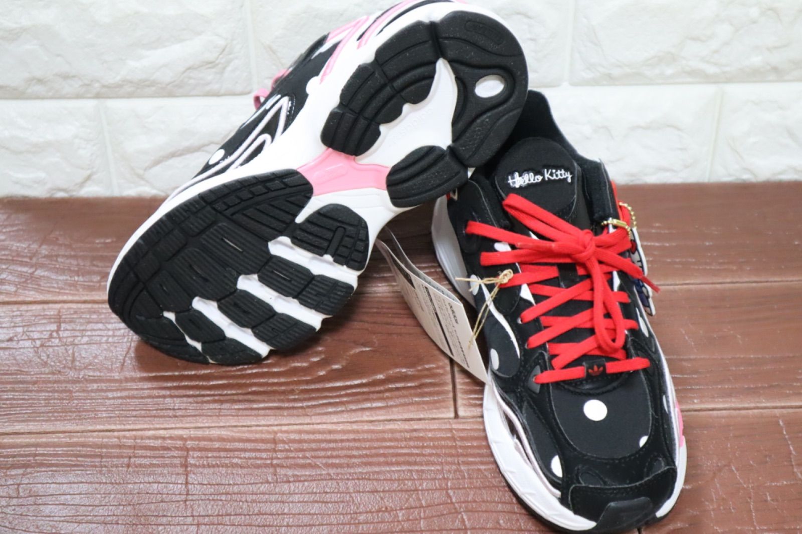 新品 定価13200円 adidas アディダス ASTIR W HELLO KITTY