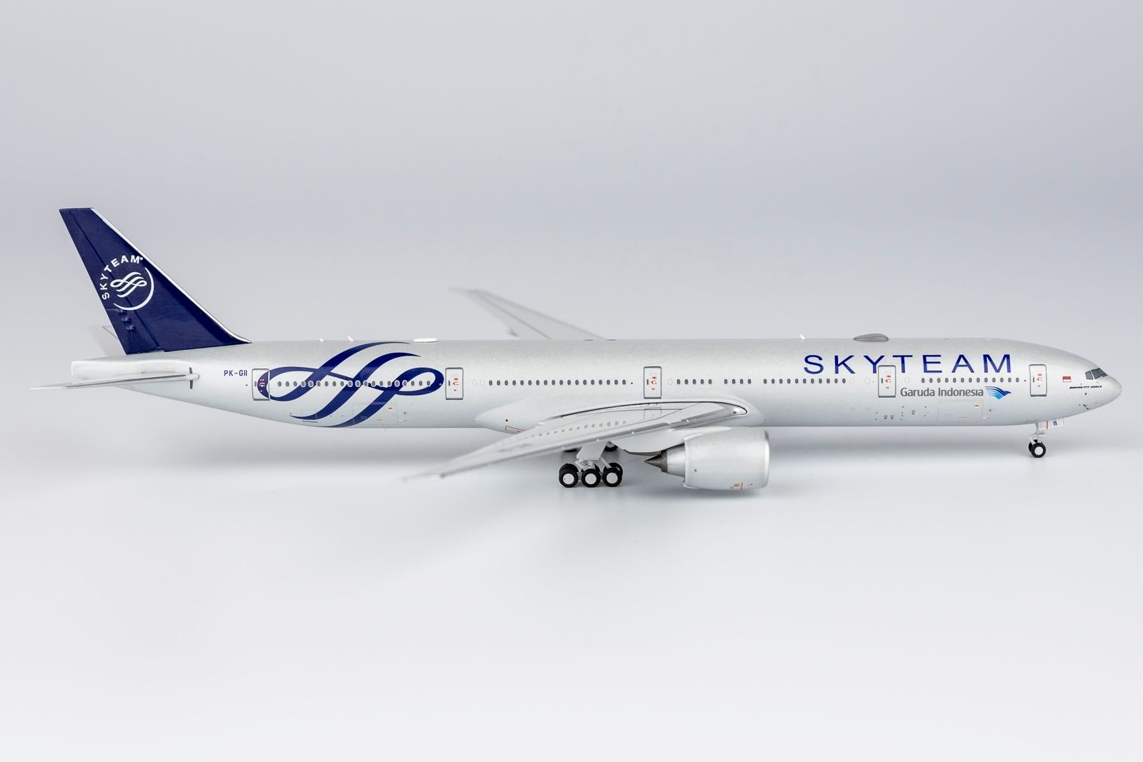 NGmodel ガルーダインドネシア航空 777-300ER PK-GII 1/400-