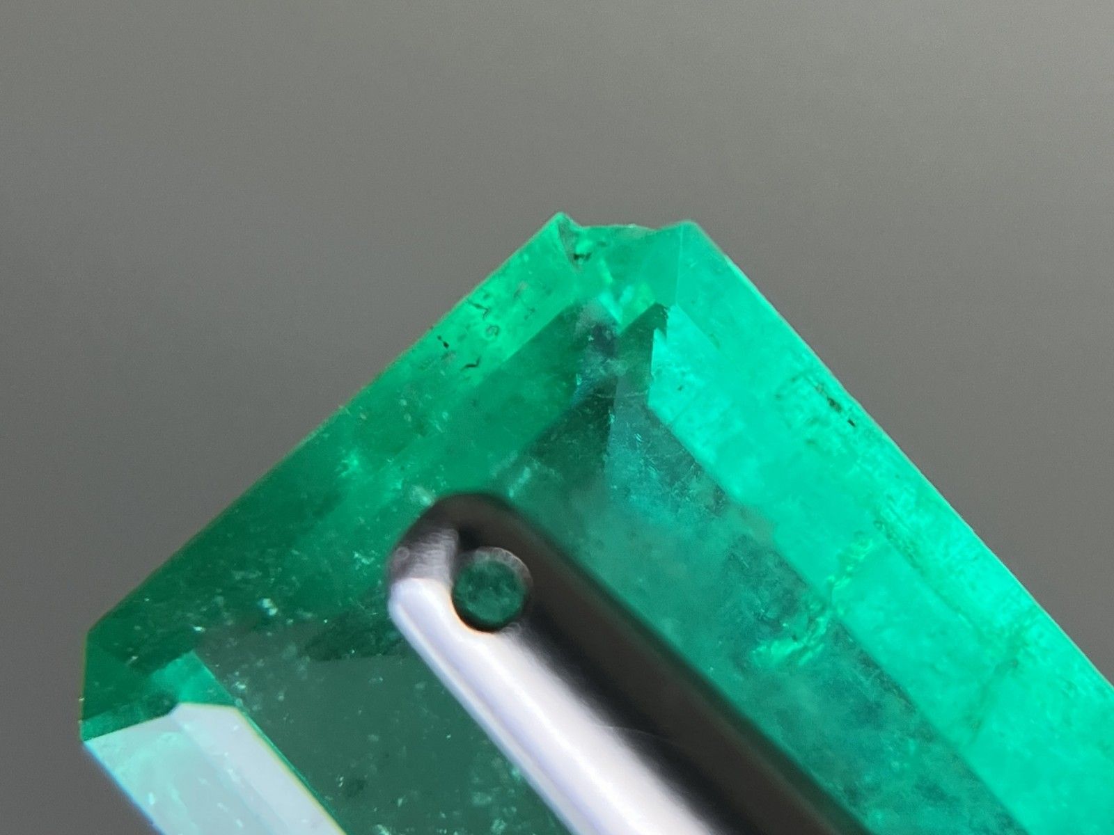 エメラルド 天然 3.096ct 中央宝石ソーティング付き 10.89