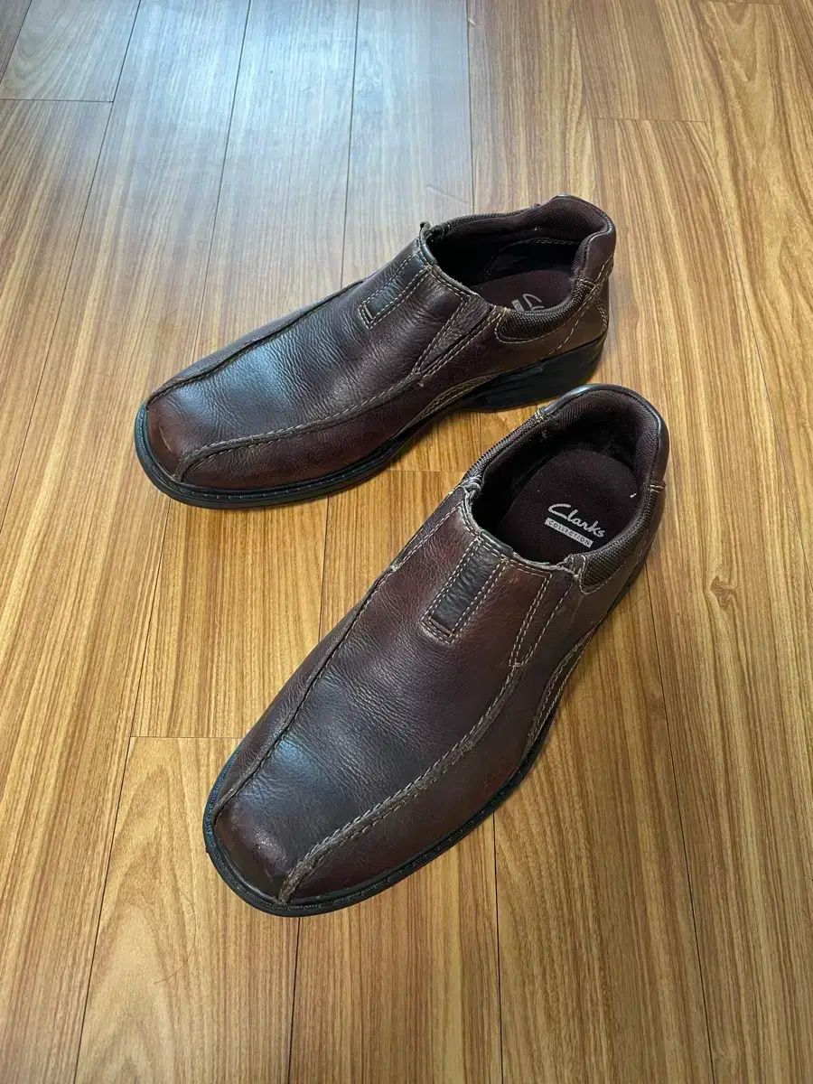 Clarks クラークス