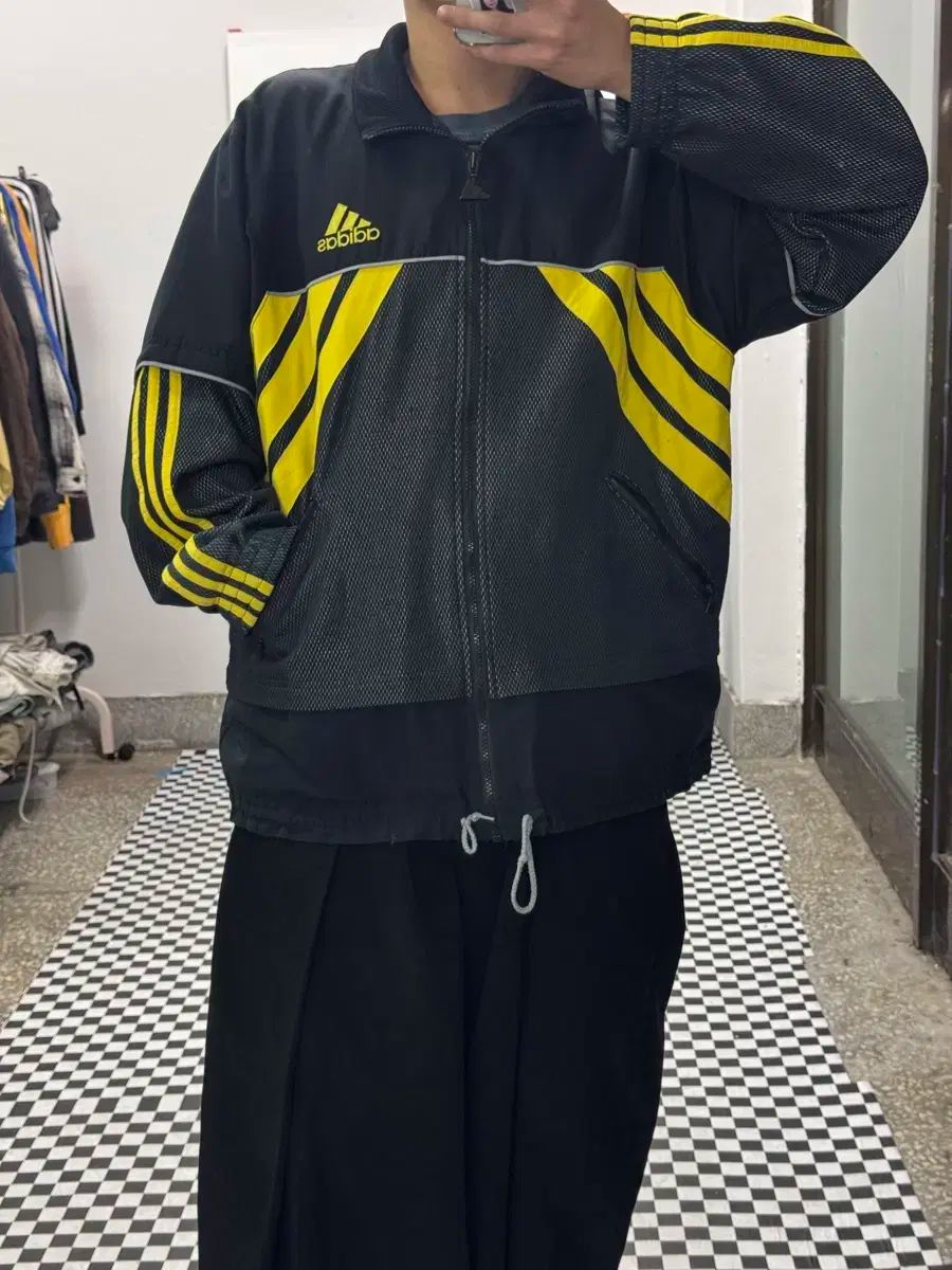 【雷市場（ポンジャン）商品韓国直送】 adidas(アディダス) 90 ' s 黄色 黒 ポリエステル ジャケット