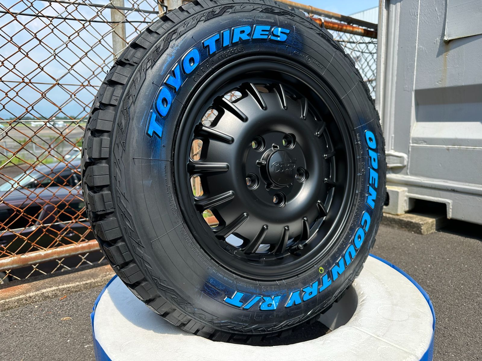 トヨタ プロボックス トーヨー オープンカントリー RT 165/80R14