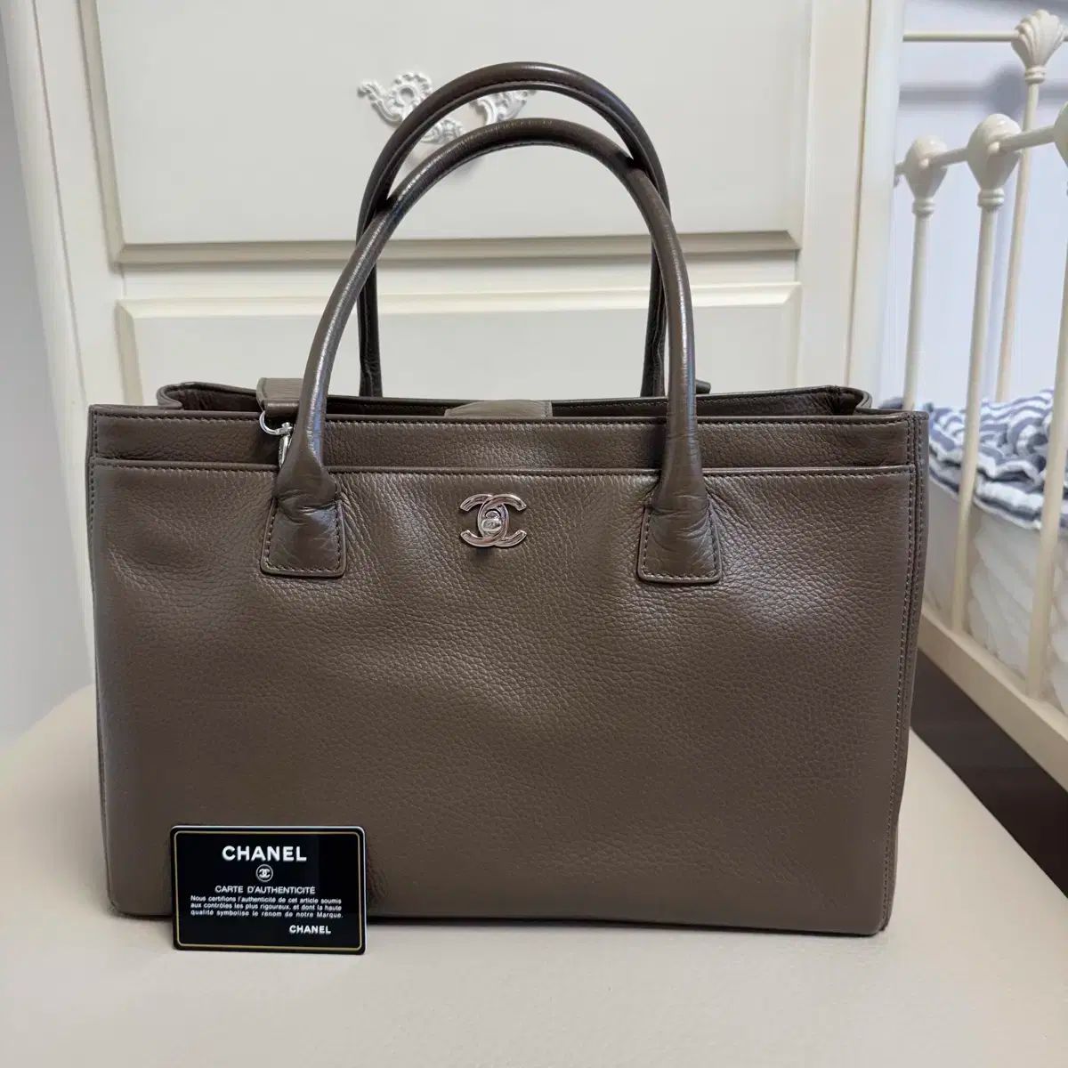Chanel シャネル サーフバック シルバー金具 ロゴ ブラウン
