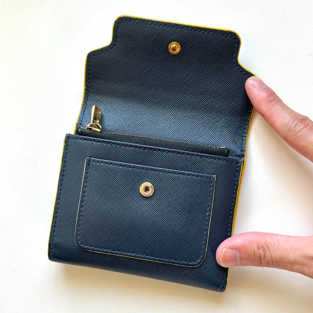 マルニ MARNI 三つ折り財布 サフィアーノ ネイビー - メルカリ