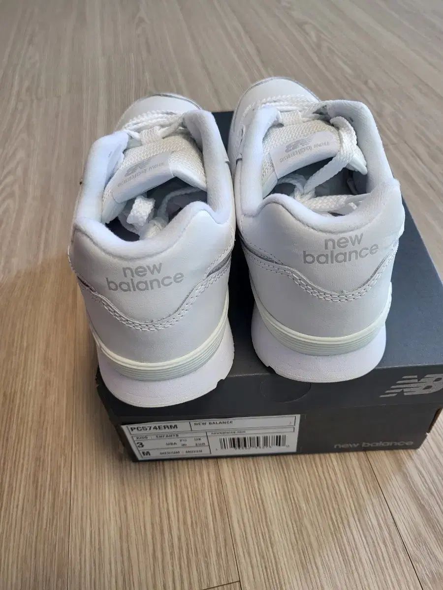 新品 New Balance(ニューバランス) 574 キッズ スニーカー New 新品 New Balance(ニューバランス) 574 キッズ スニーカー New