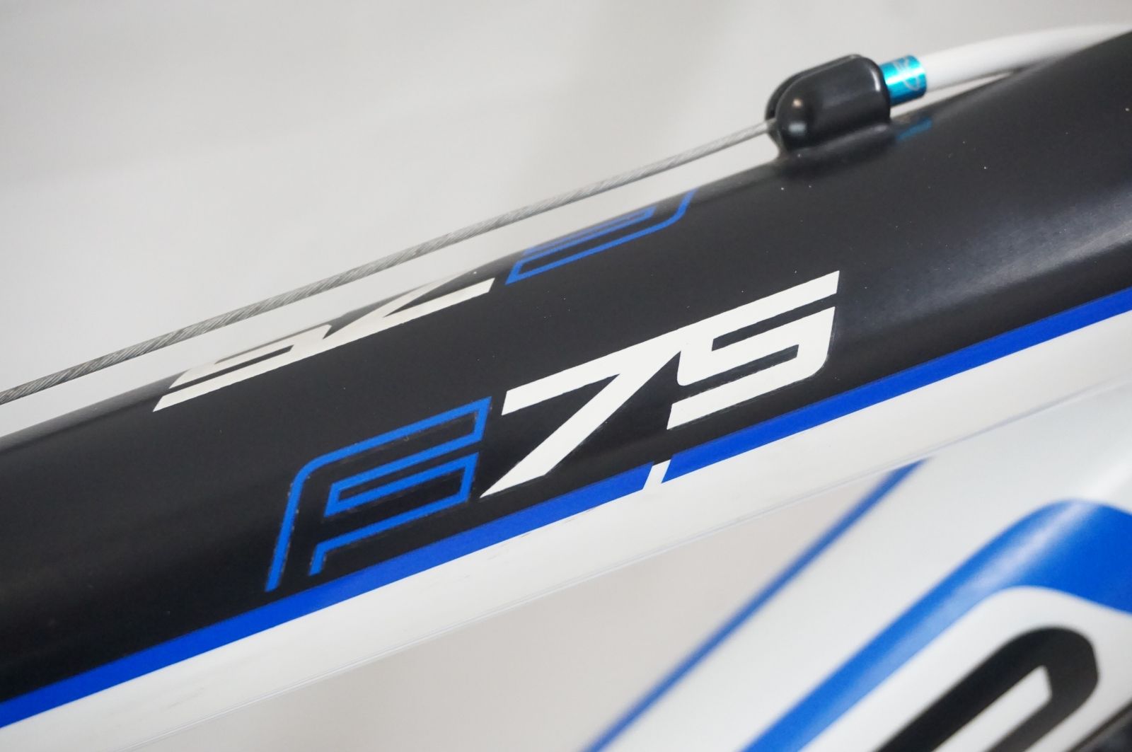 フェルト F75