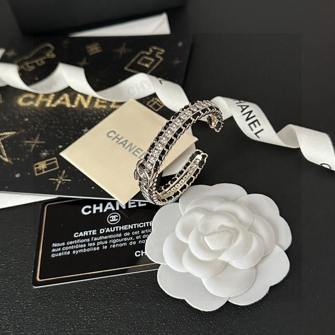 今日特価】Chanel シャネル スワロフスキー クリスタル レザー