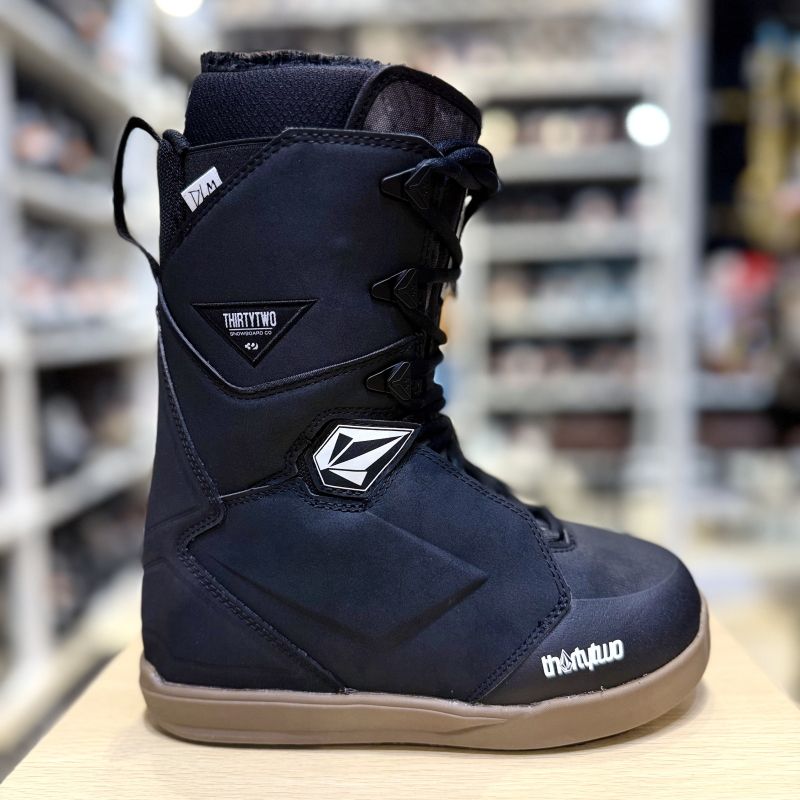 24-25 THIRTYTWO LASHED W'S X VOLCOM ｶﾗｰ:BLACK 23.5cm
