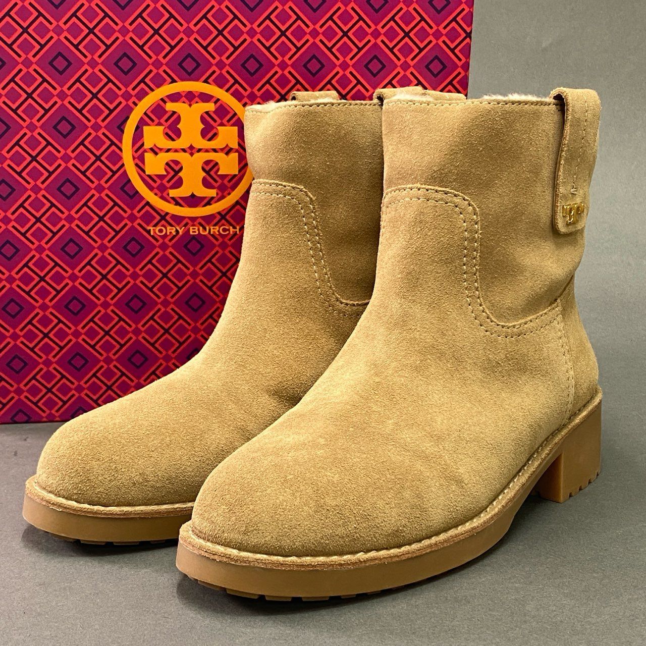 a6 《極美品》 TORY BURCH トリーバーチ WAYLAND SHORT BOOT ムートン ショートブーツ 31158556 7 ベージュ  スエードレザー シューズ 靴 箱付き - メルカリ