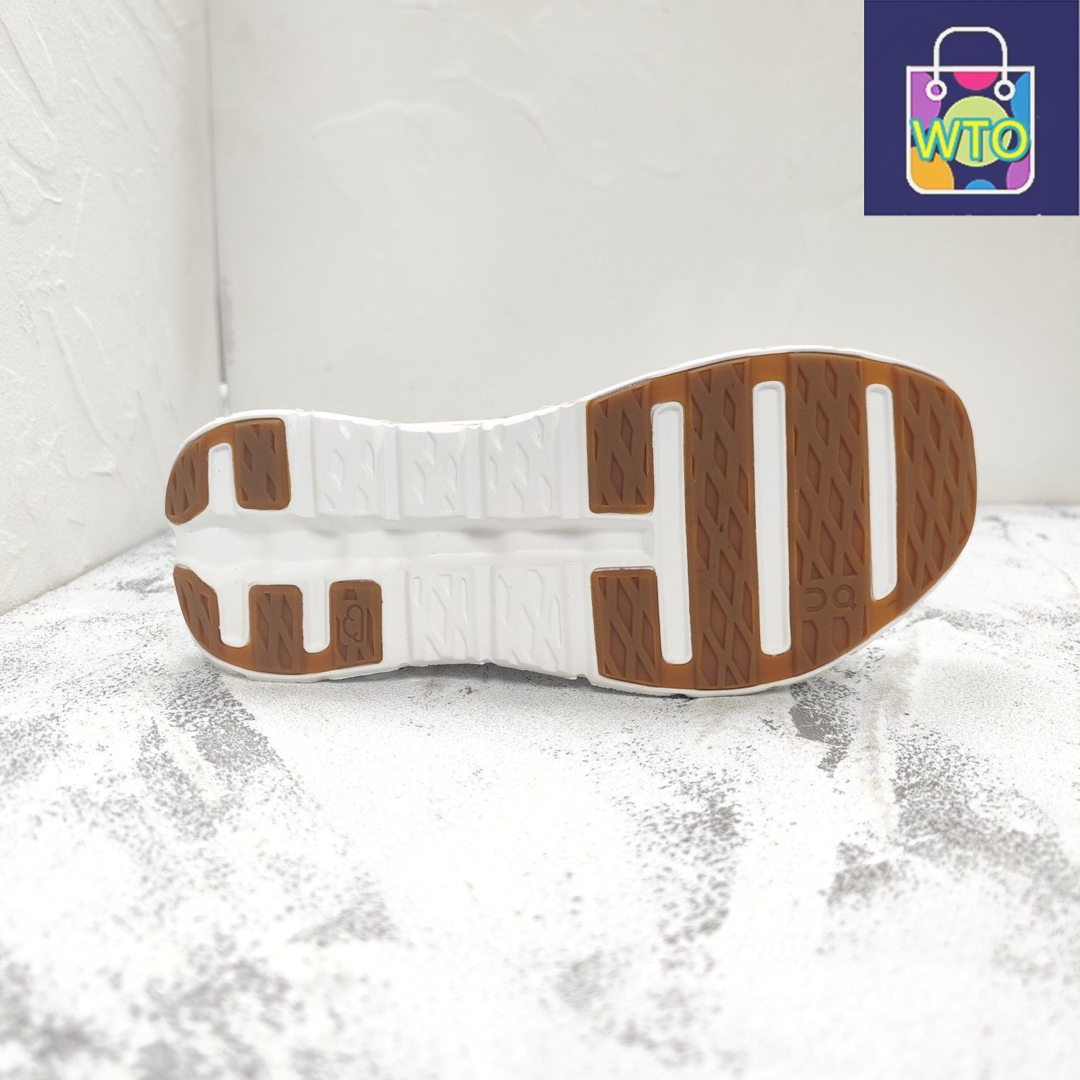 Cloudtilt 巳年限定カラー　ホワイト/レッド26.5cm ON Cloudtilt（クラウドティルト）ホワイトレッド スニーカー