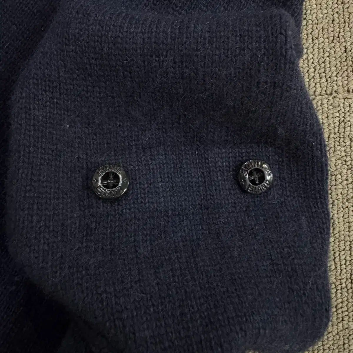 国内即発 STONE  ニット stone Island ニット赤