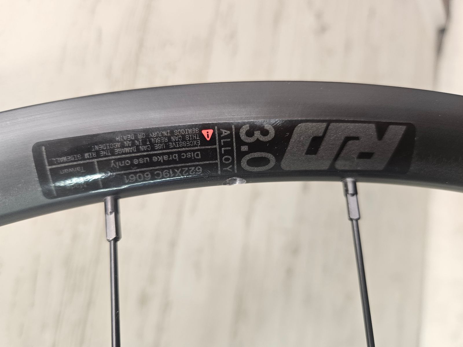 □ Maddux RD3.0 disc 622×19c シマノ11,12s対応 マダックス リア