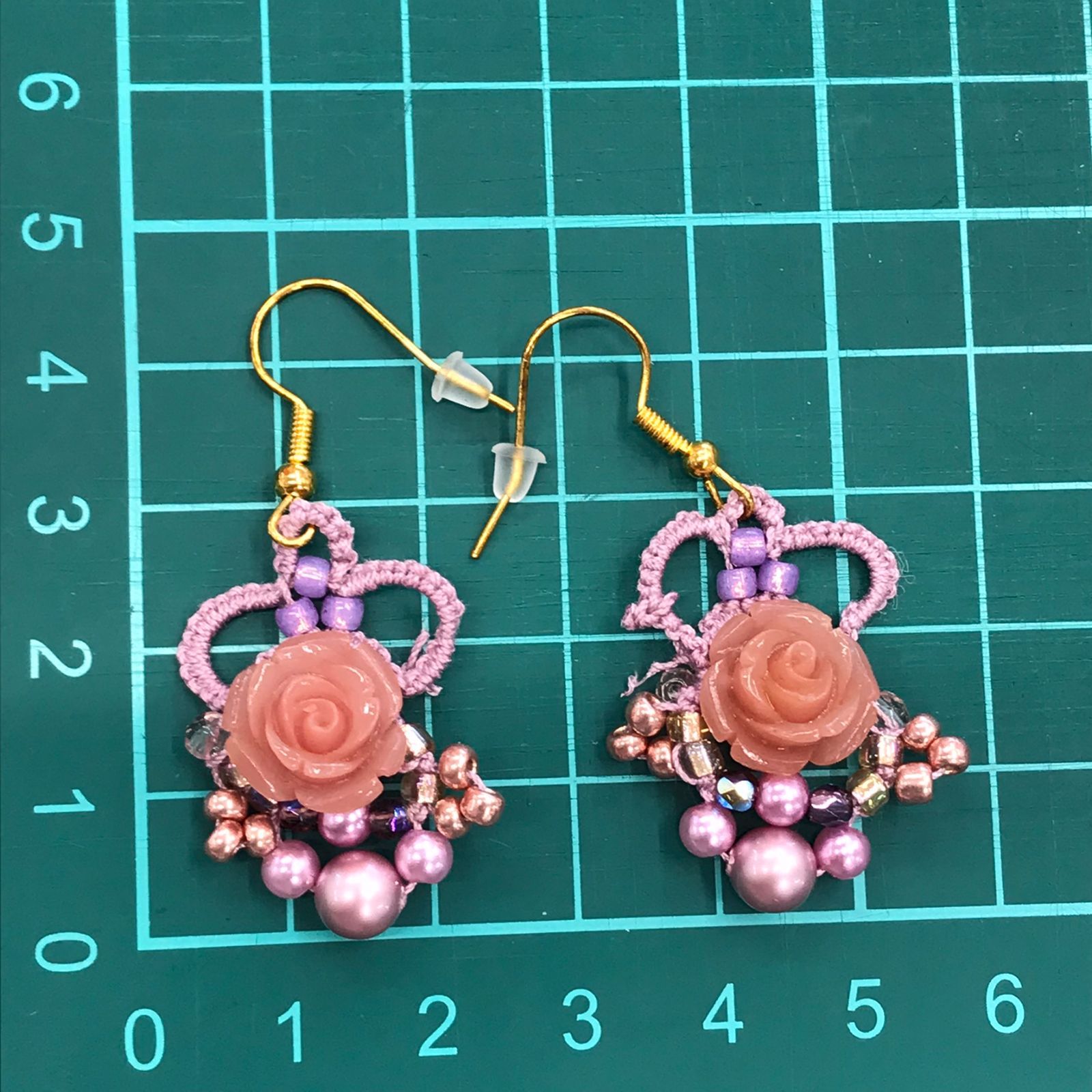 福祉施設制作】杏樹作 ピアス 「バラとレースのピアス（サーモンピンク 